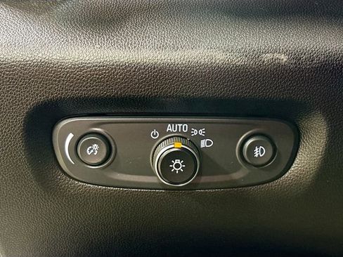 Used 2020 Chevrolet Traverse LT w/ LT Premium Package AWD/4WD image 12