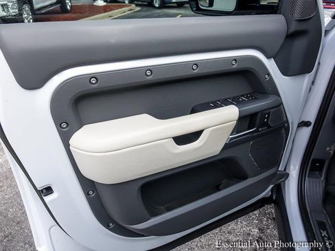 Used 2023 Land Rover Defender 110 X-Dynamic SE image 23