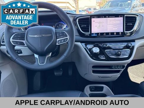 Used 2024 Chrysler Pacifica Touring-L FWD image 21