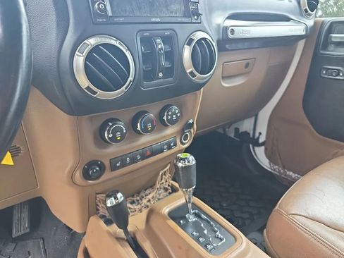 Used 2016 Jeep Wrangler Unlimited Sahara w/ Connectivity Group image 19