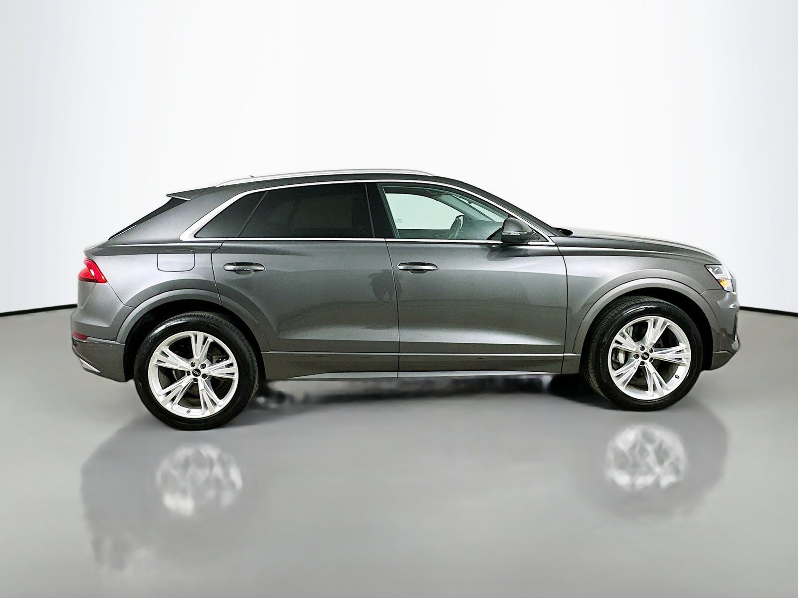 Certified 2022 Audi Q8 Premium AWD/4WD image 4