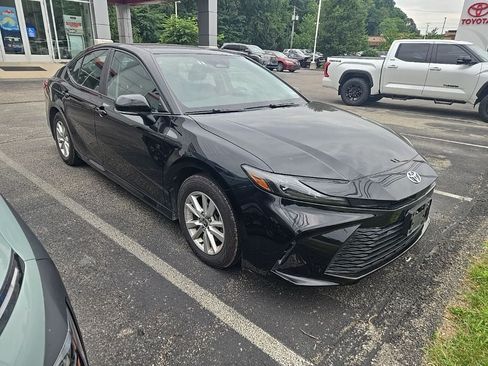 Used 2025 Toyota Camry LE FWD image 12