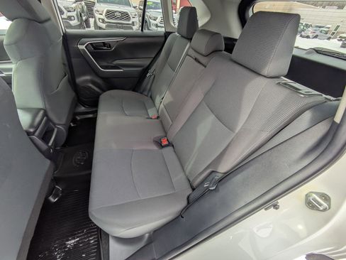 Used 2021 Toyota RAV4 LE image 17