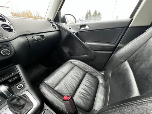 Used 2017 Volkswagen Tiguan Sport image 14