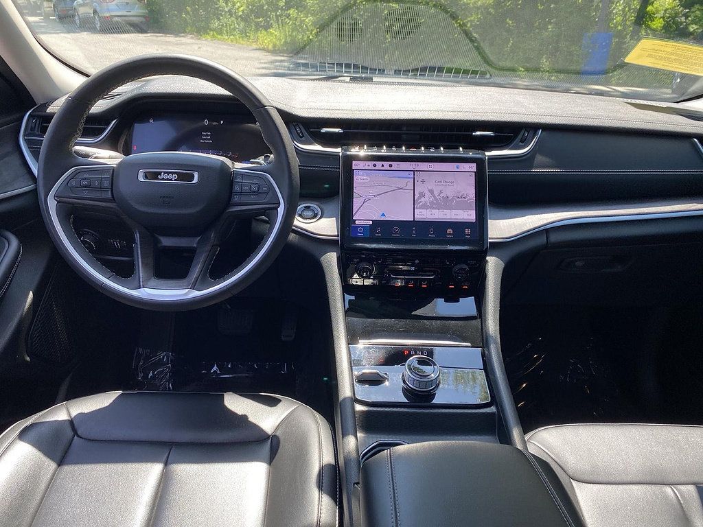 Used 2023 Jeep Grand Cherokee Limited AWD/4WD image 19