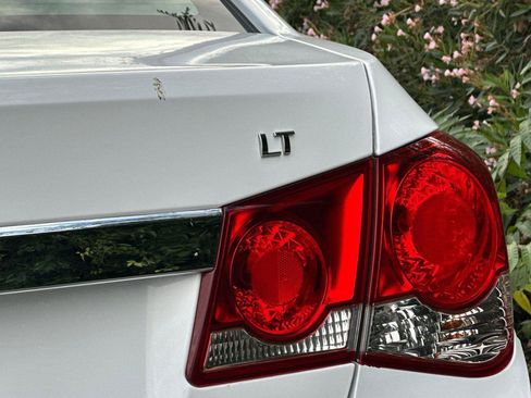 Used 2014 Chevrolet Cruze LT w/ Technology Package image 26