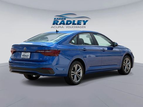 Certified 2023 Volkswagen Jetta SE w/ Panoramic Sunroof Package FWD image 2