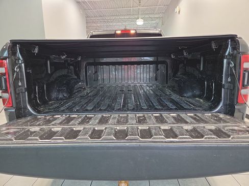 Used 2024 RAM 1500 Laramie AWD/4WD image 12