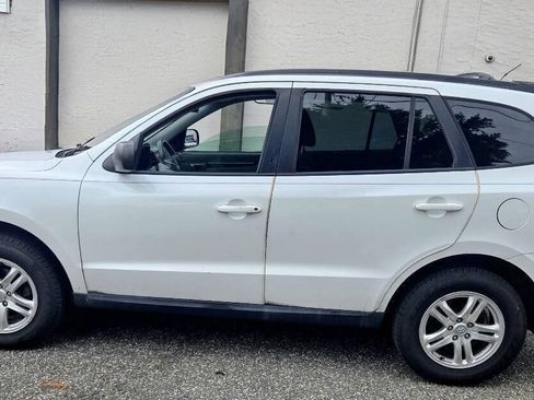 Used 2012 Hyundai Santa Fe GLS FWD image 2