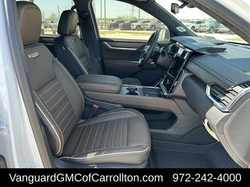 New 2026 GMC Acadia Denali Ultimate w/ LPO, Floor Liner Package AWD/4WD image 24
