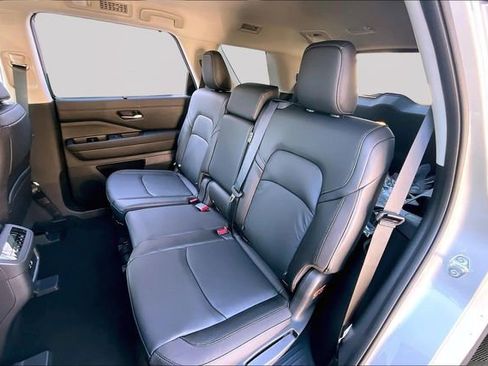 New 2025 Nissan Pathfinder SL image 10