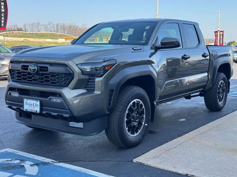 Certified 2025 Toyota Tacoma TRD Off-Road image 10