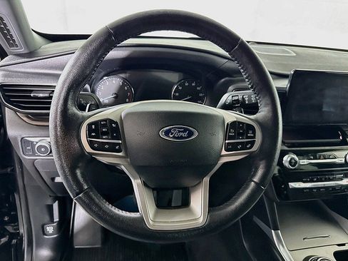 Used 2021 Ford Explorer Limited w/ Equipment Group 301A AWD/4WD image 12