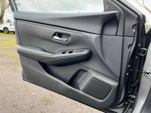 Used 2025 Nissan Sentra SV image 18