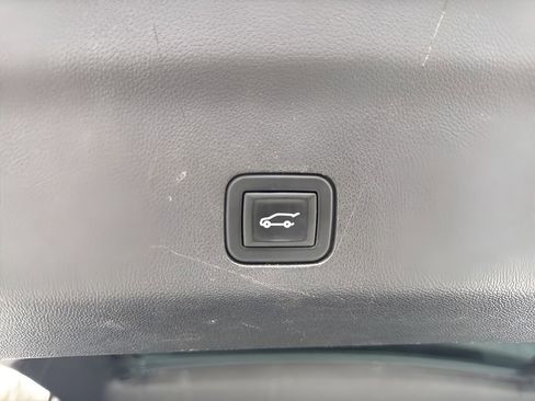 Used 2021 Chevrolet Suburban Z71 image 33