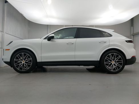 Certified 2024 Porsche Cayenne Coupe AWD/4WD image 2