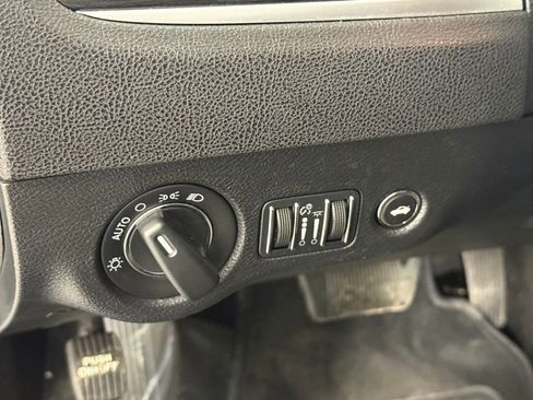Used 2016 Chrysler 300 Limited RWD image 22