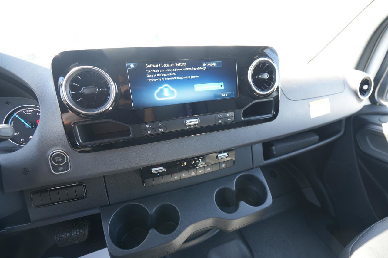 New 2025 Mercedes-Benz eSprinter 170 Cargo image 14