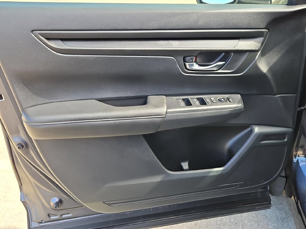 Used 2025 Honda CR-V LX image 11