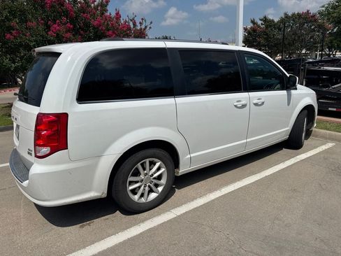Used 2018 Dodge Grand Caravan SXT FWD image 3