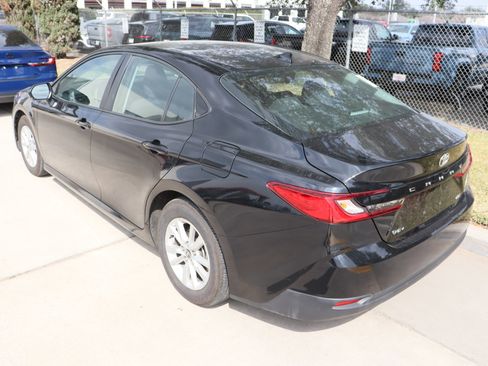 Used 2025 Toyota Camry LE image 8