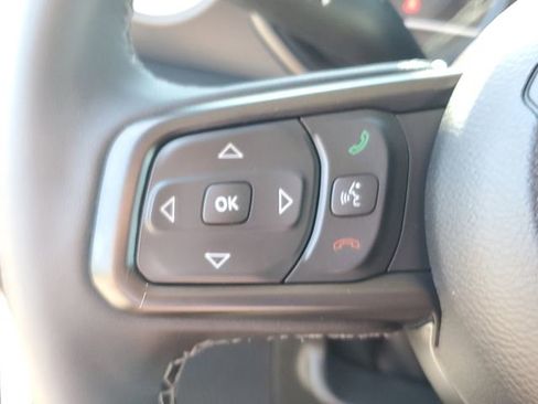 Used 2025 Jeep Gladiator Sport AWD/4WD image 12
