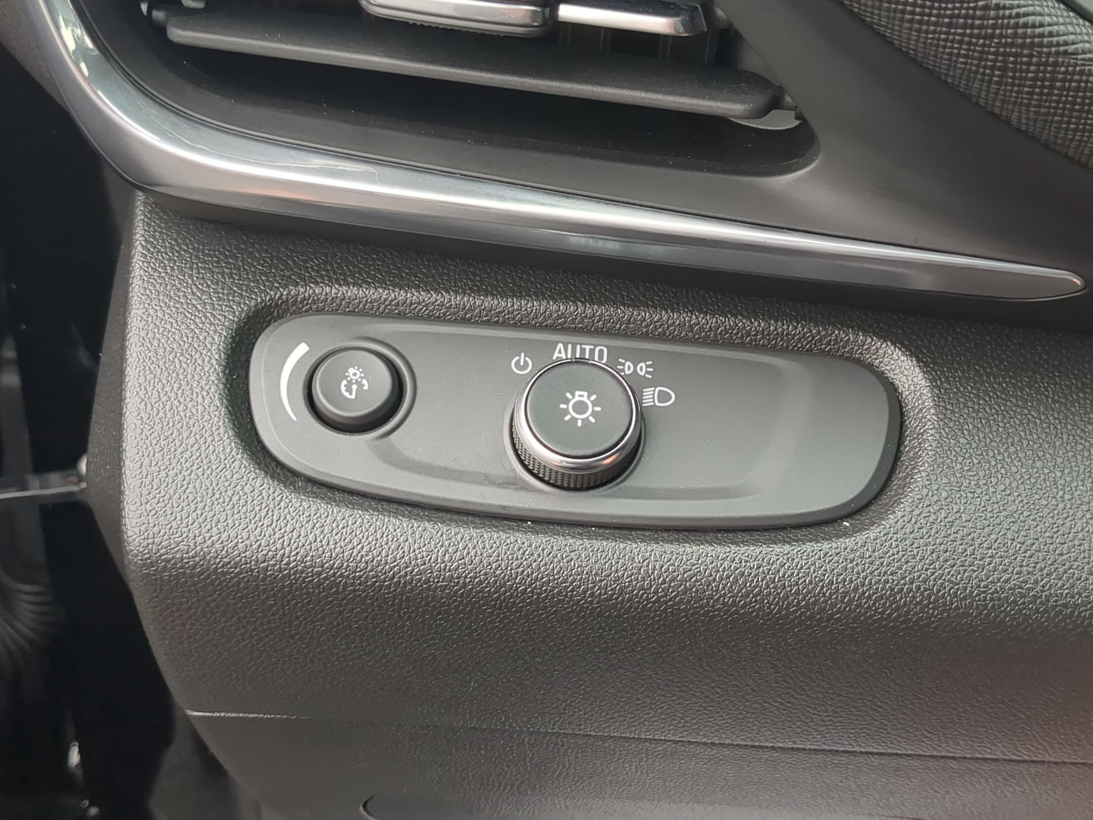Certified 2024 Buick Envista Sport Touring w/ Convenience I Package FWD image 16