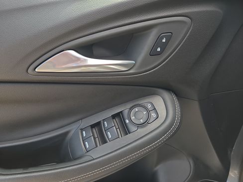 Used 2022 Buick Encore GX Select FWD image 16