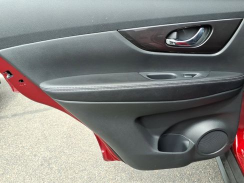 Used 2019 Nissan Rogue SV AWD/4WD image 15