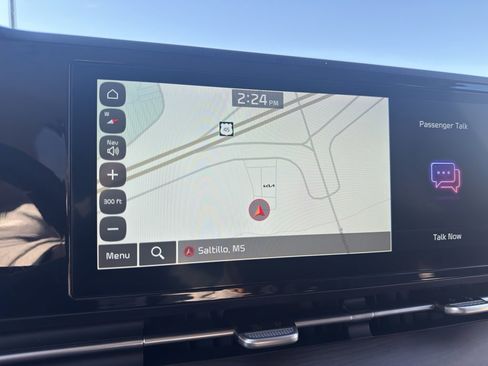 Used 2024 Kia Carnival EX image 18