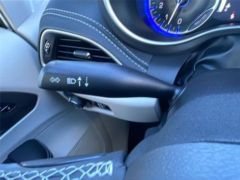 Used 2023 Chrysler Pacifica Touring-L image 21