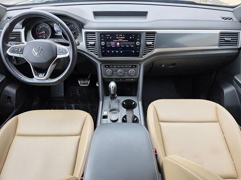 Used 2020 Volkswagen Atlas Cross Sport SE w/ Panoramic Sunroof Package image 22