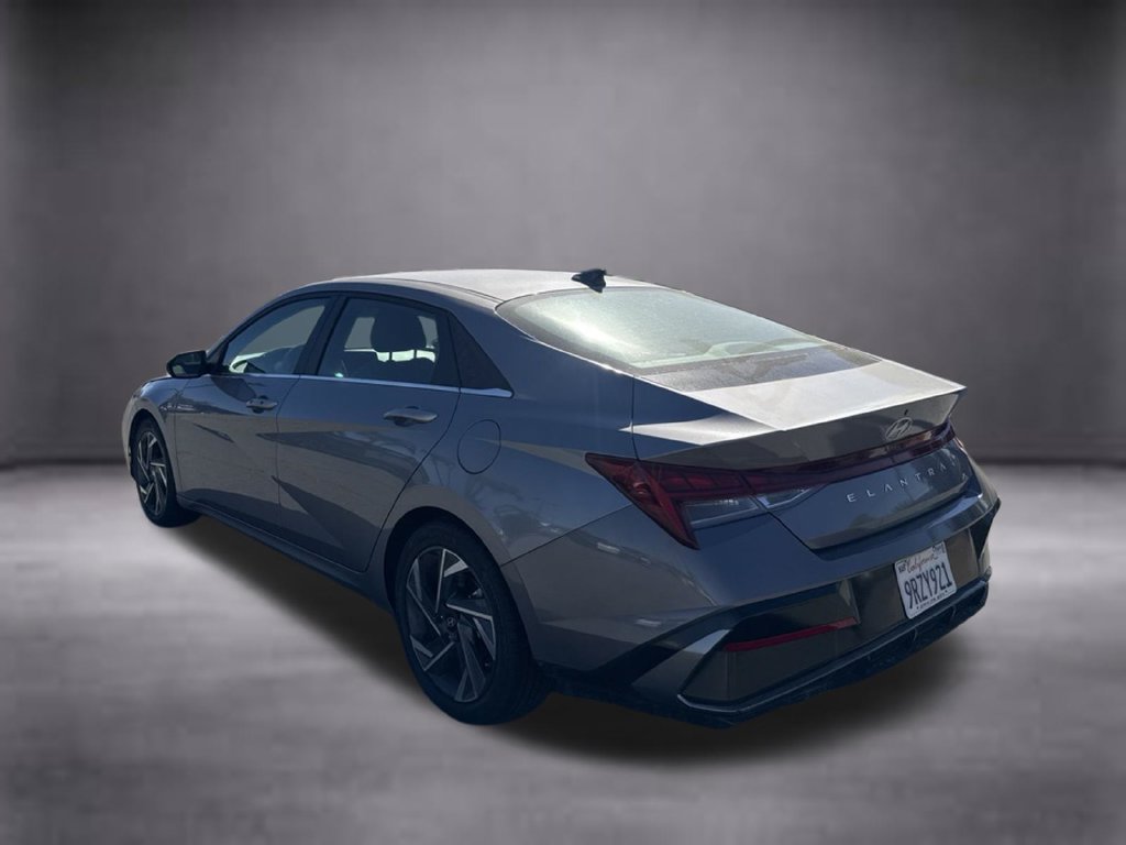 Used 2025 Hyundai Elantra SEL FWD image 6