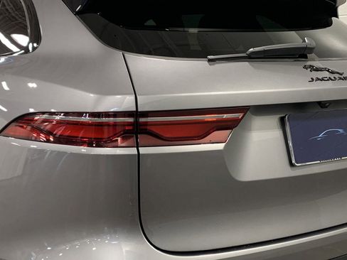Certified 2025 Jaguar F-PACE R-Dynamic S AWD/4WD image 17
