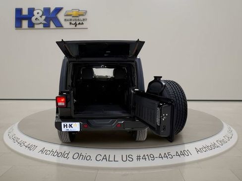 Used 2021 Jeep Wrangler Unlimited Sahara w/ Cold Weather Group AWD/4WD image 6