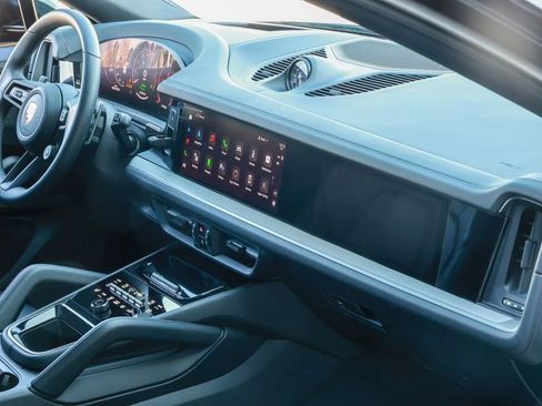 Certified 2025 Porsche Cayenne E-Hybrid Coupe image 56