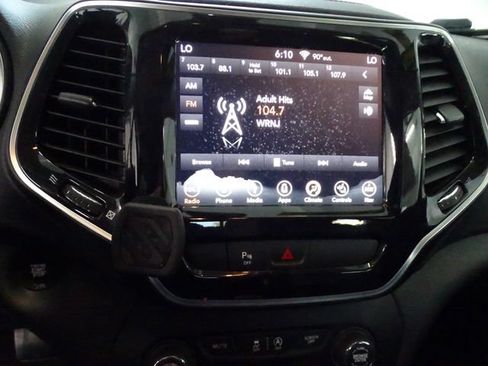 Used 2019 Jeep Cherokee Limited AWD/4WD image 15
