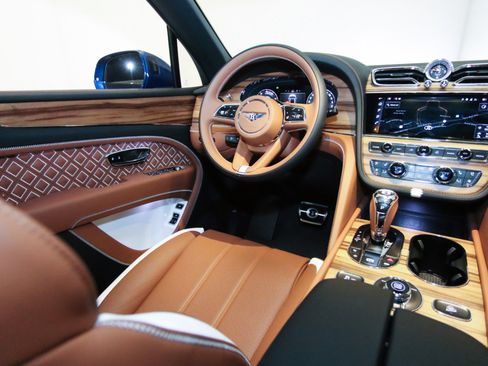 New 2025 Bentley Bentayga image 18