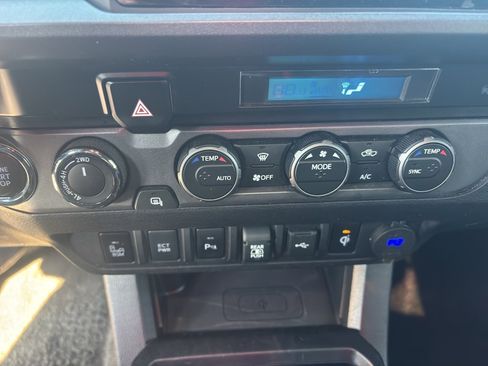 Used 2021 Toyota Tacoma TRD Off-Road image 9