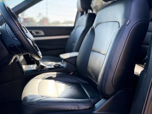 Used 2016 Ford Explorer XLT w/ Equipment Group 202A FWD image 15