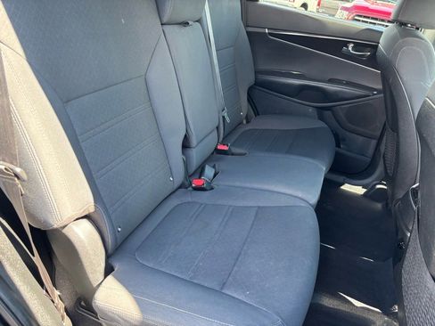 Used 2019 Kia Sorento LX image 21