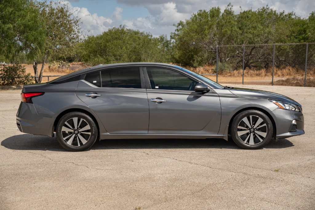 Used 2022 Nissan Altima 2.5 SV FWD image 9