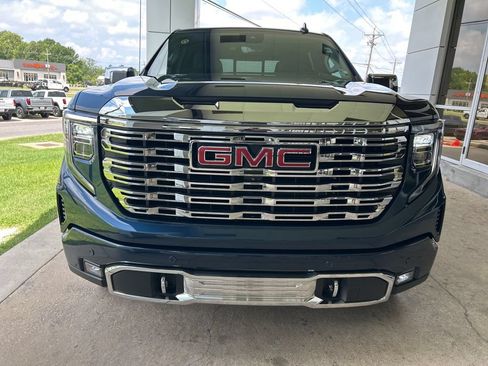 Used 2023 GMC Sierra 1500 Denali w/ Denali Reserve Package AWD/4WD image 3