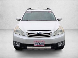 Used 2011 Subaru Outback 2.5i Limited w/ PWR Moonroof Pkg video 2