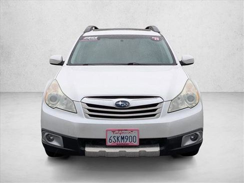 Used 2011 Subaru Outback 2.5i Limited w/ PWR Moonroof Pkg image 2