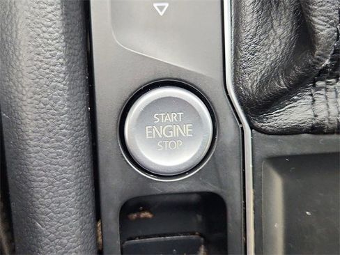 Used 2018 Volkswagen Atlas SE image 16