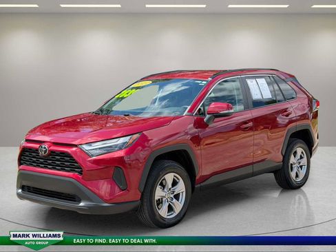 Used 2022 Toyota RAV4 XLE FWD image 4