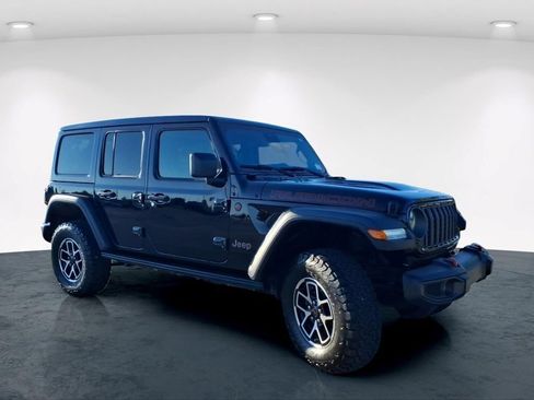 Used 2025 Jeep Wrangler Unlimited Rubicon w/ Convenience Group AWD/4WD image 5