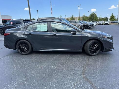New 2026 Toyota Camry Hybrid FWD image 2