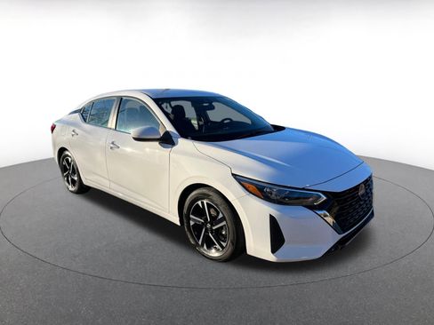 Used 2025 Nissan Sentra SV image 1